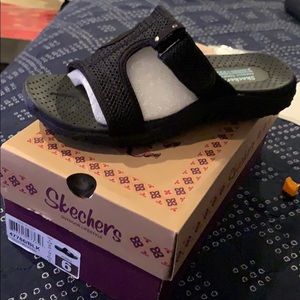 New in Box-Skechers Women’s Black Flip Flops-Size6